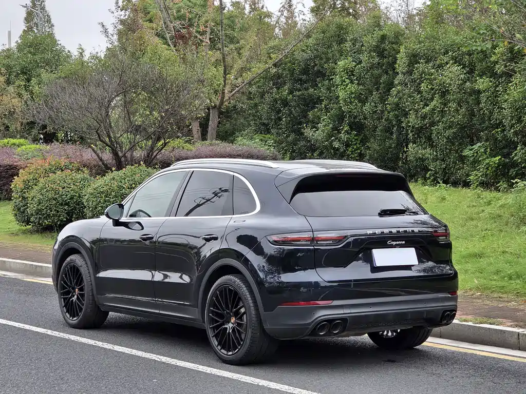 Porsche Cayenne — миниатюра 11
