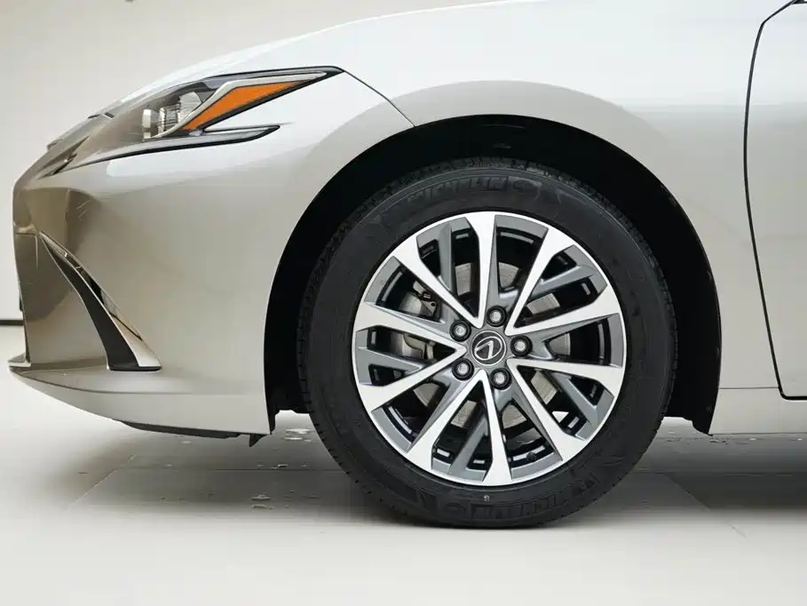 Lexus ES — миниатюра 14