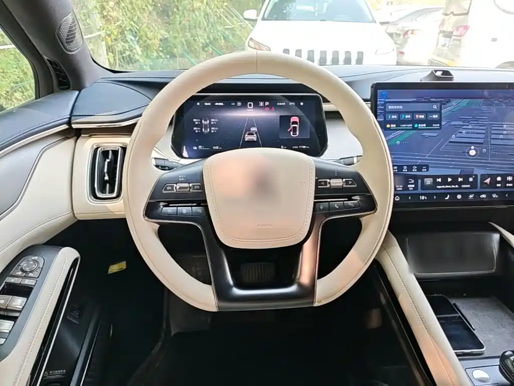 BYD L EV — миниатюра 11