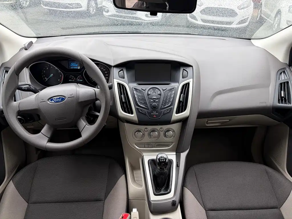 Ford Focus 2012 1.6L MT Comfort