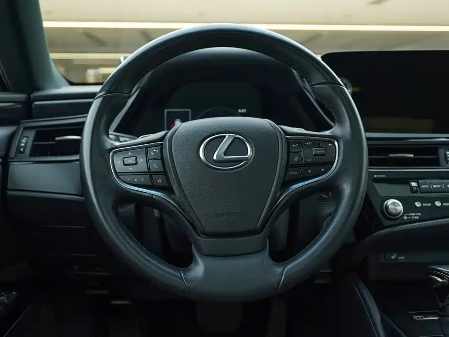 Lexus ES — миниатюра 16