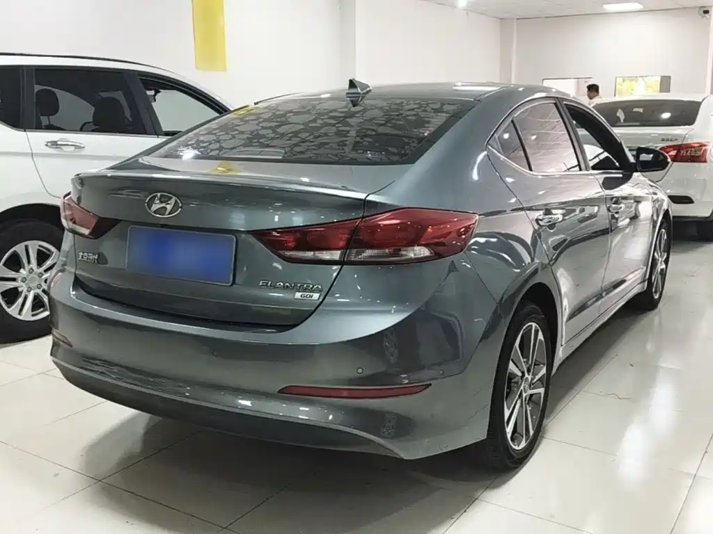 Hyundai Elantra — миниатюра 7