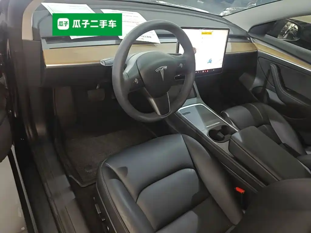Tesla Model 3 — миниатюра 10