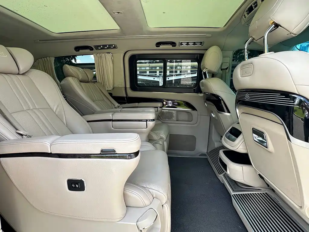 Mercedes-Benz V-Class — миниатюра 17