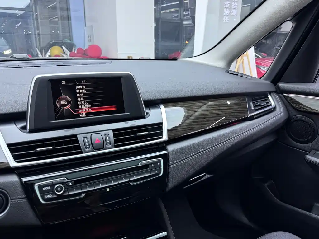 BMW 2 Series Active Tourer (Import) — миниатюра 15