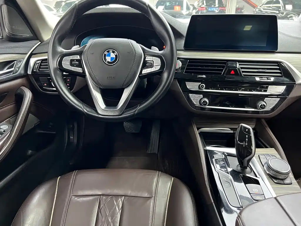 BMW 5 Series — миниатюра 7