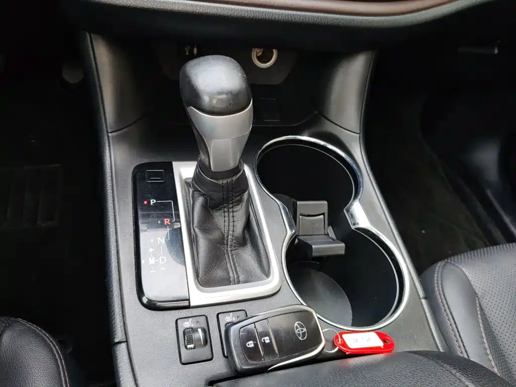 Toyota Highlander 2017 2.0T Luxury 7 мест