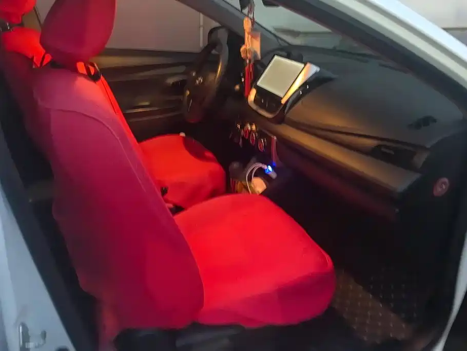 Toyota Yaris L — миниатюра 8