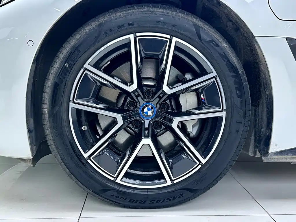 BMW i4 — миниатюра 7