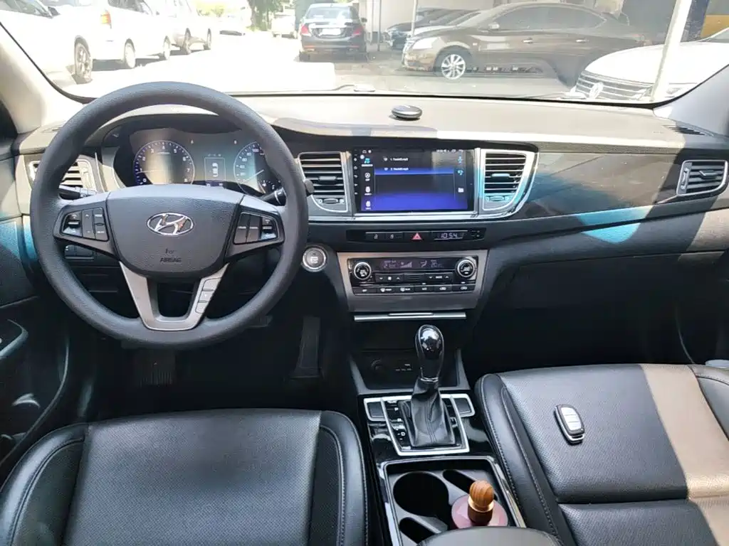 Hyundai Mistra — миниатюра 10