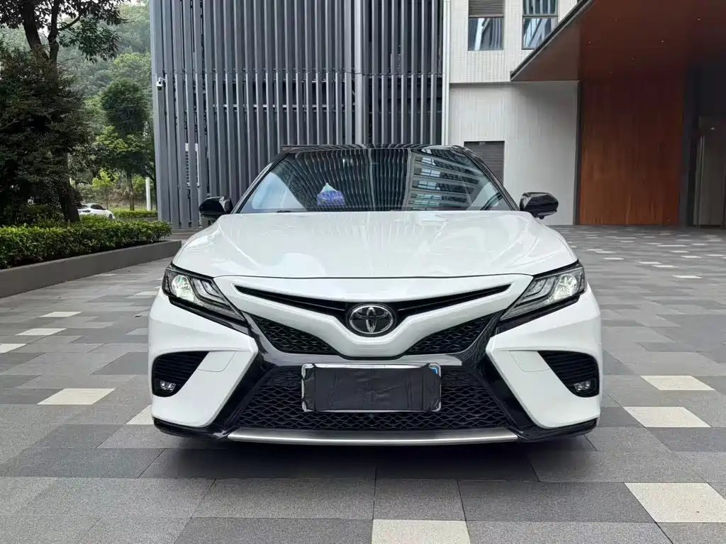 Toyota Camry — миниатюра 2