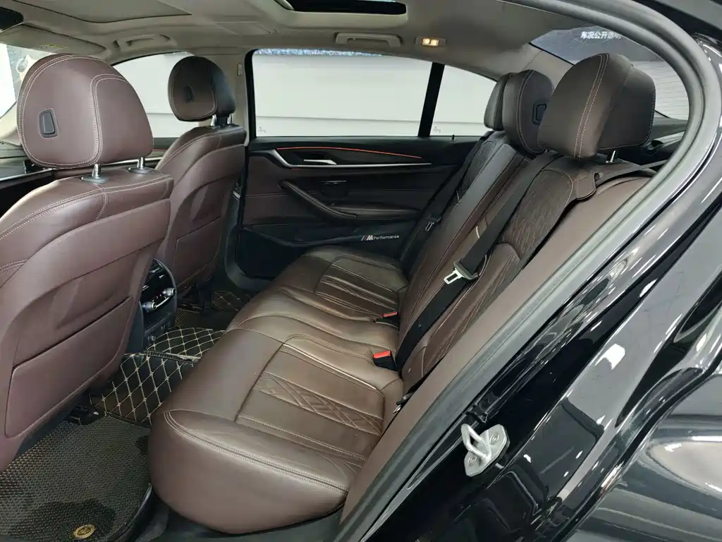 BMW 5 Series — миниатюра 15
