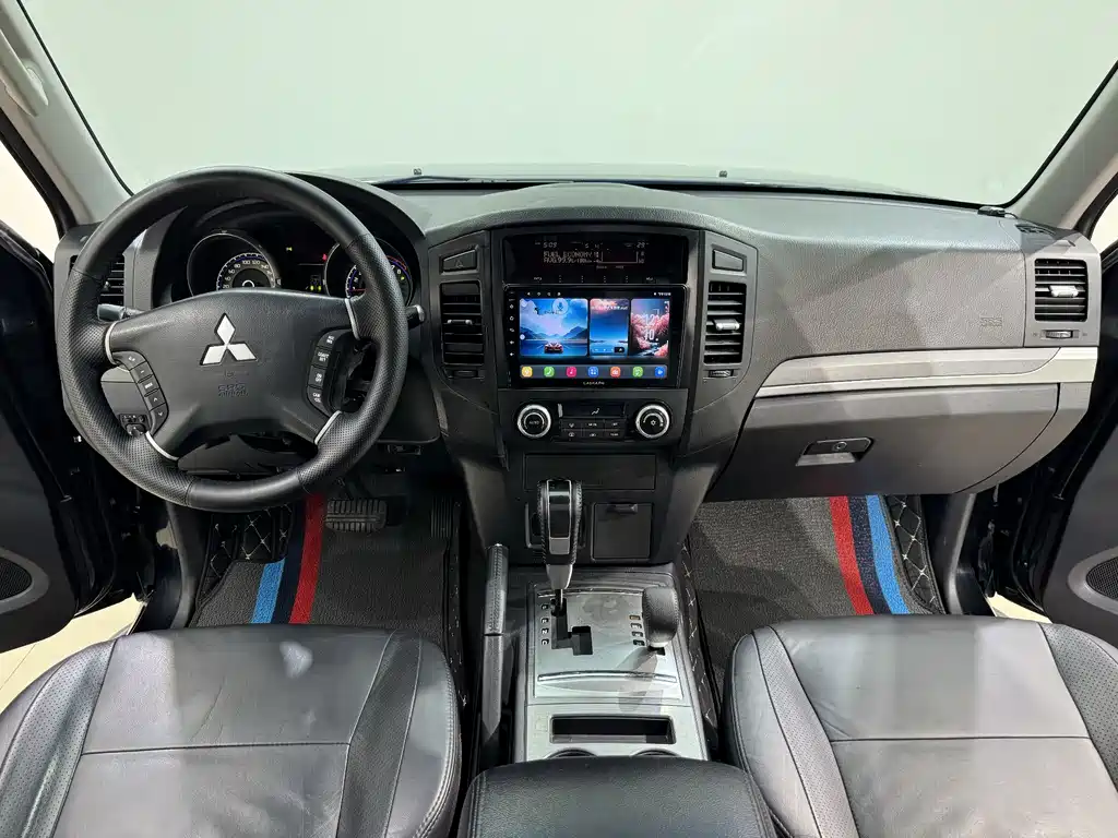 Mitsubishi Pajero (Import) — миниатюра 7