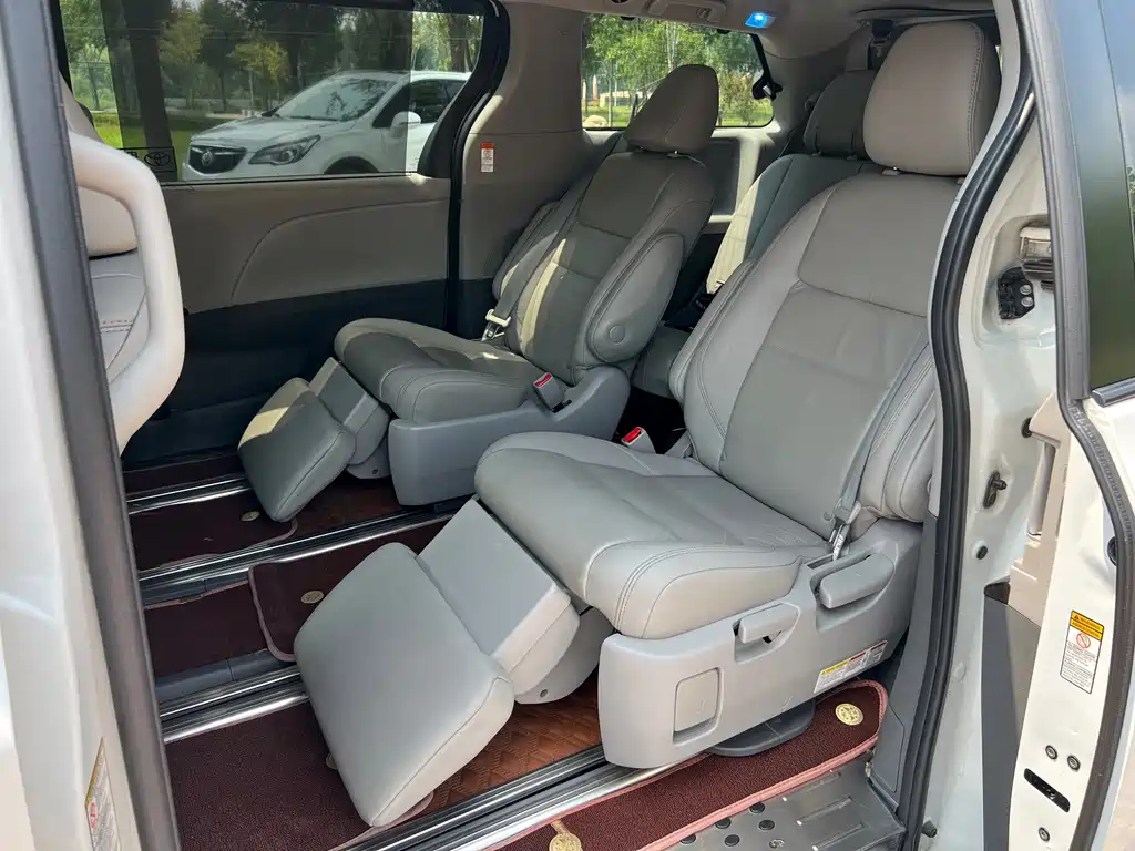 Toyota Sienna — миниатюра 22