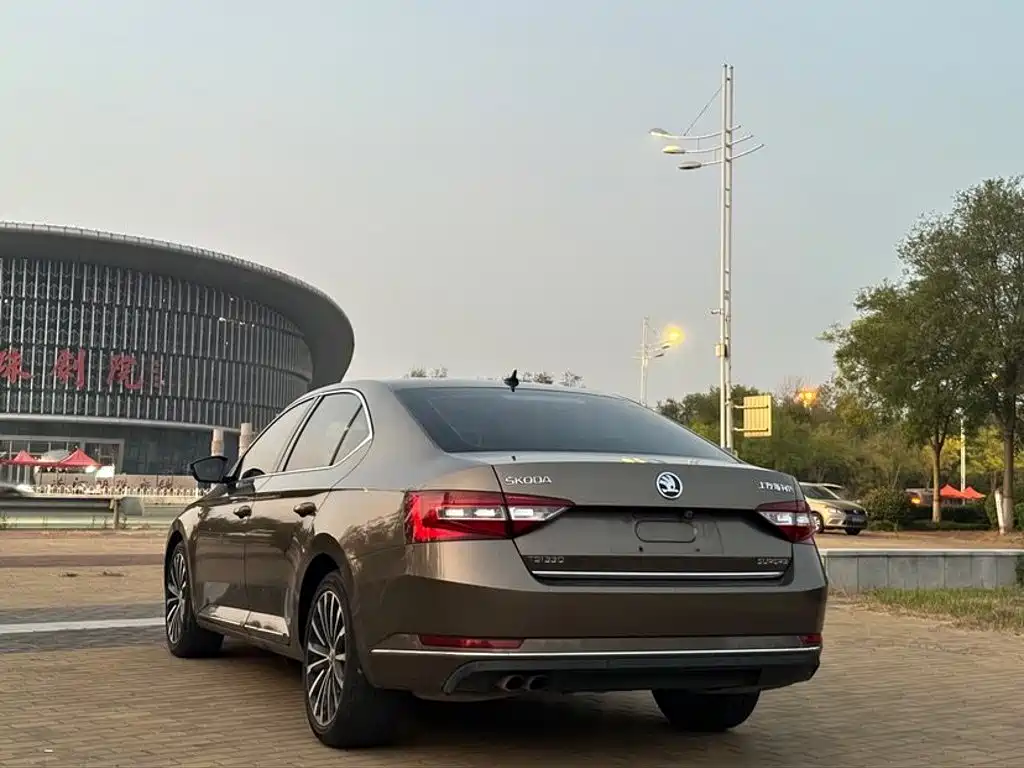 Skoda Superb — миниатюра 6