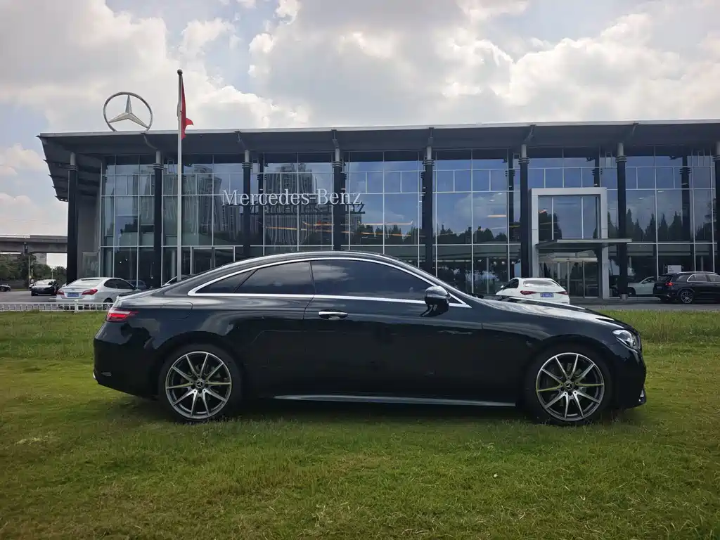 Mercedes-Benz E-Class (Import) — миниатюра 4