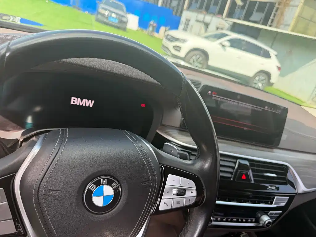 BMW 5 Series — миниатюра 12