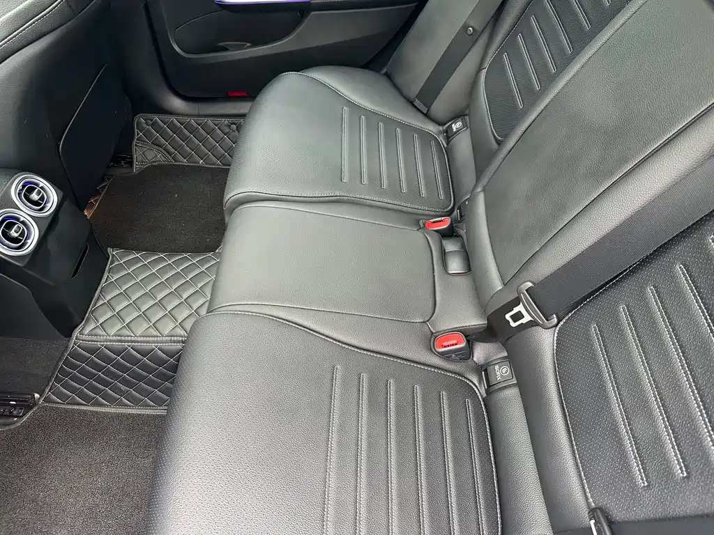 Mercedes-Benz C-Class — миниатюра 8