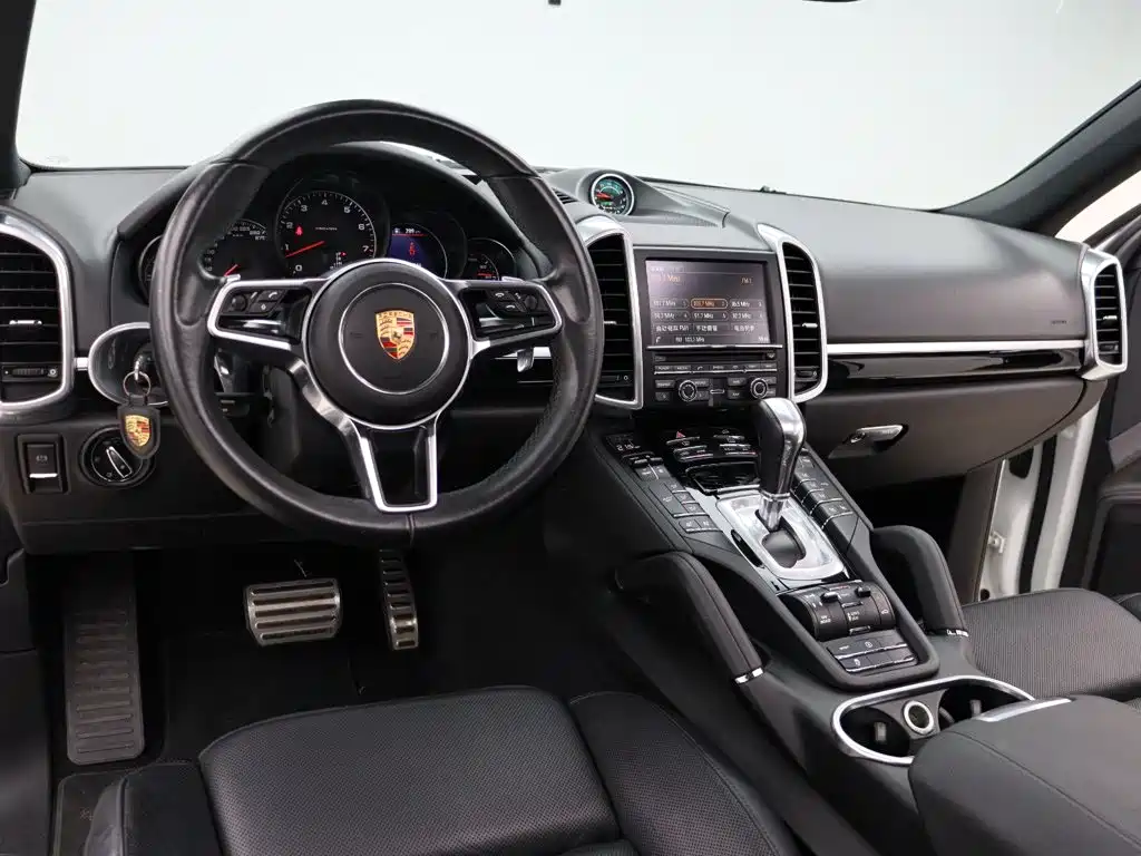 Porsche Cayenne — миниатюра 9