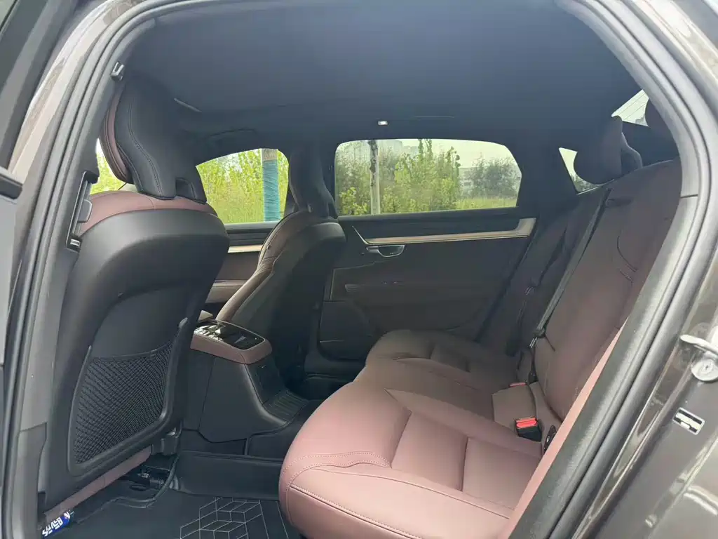 Volvo S90 PHEV — миниатюра 24