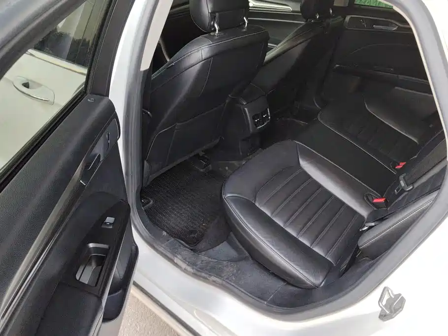 Ford Mondeo — миниатюра 11