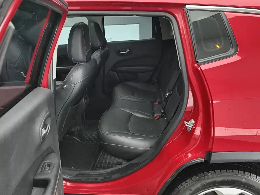 Jeep Compass — миниатюра 11