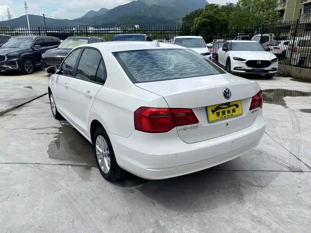 Volkswagen Jetta — миниатюра 4