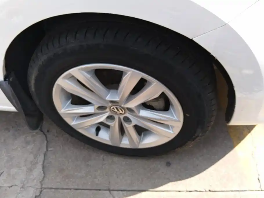 Volkswagen Santana — миниатюра 6