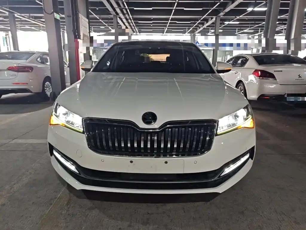 Skoda Superb — миниатюра 3