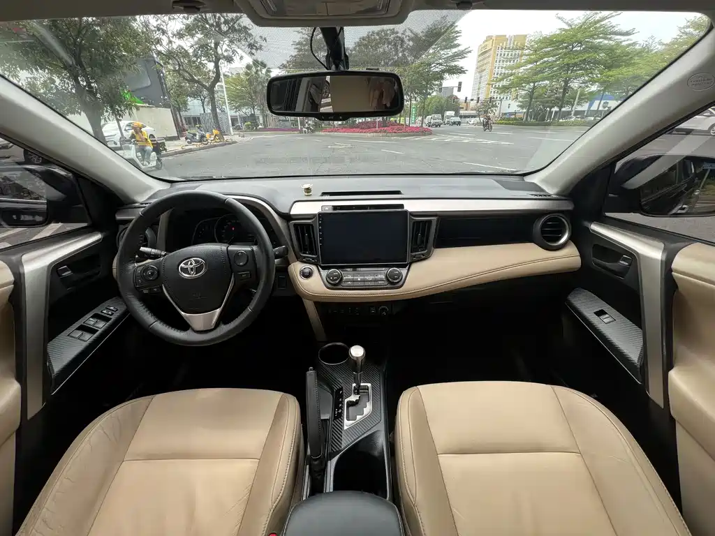 Toyota RAV4 2015 2.5L AT Elite