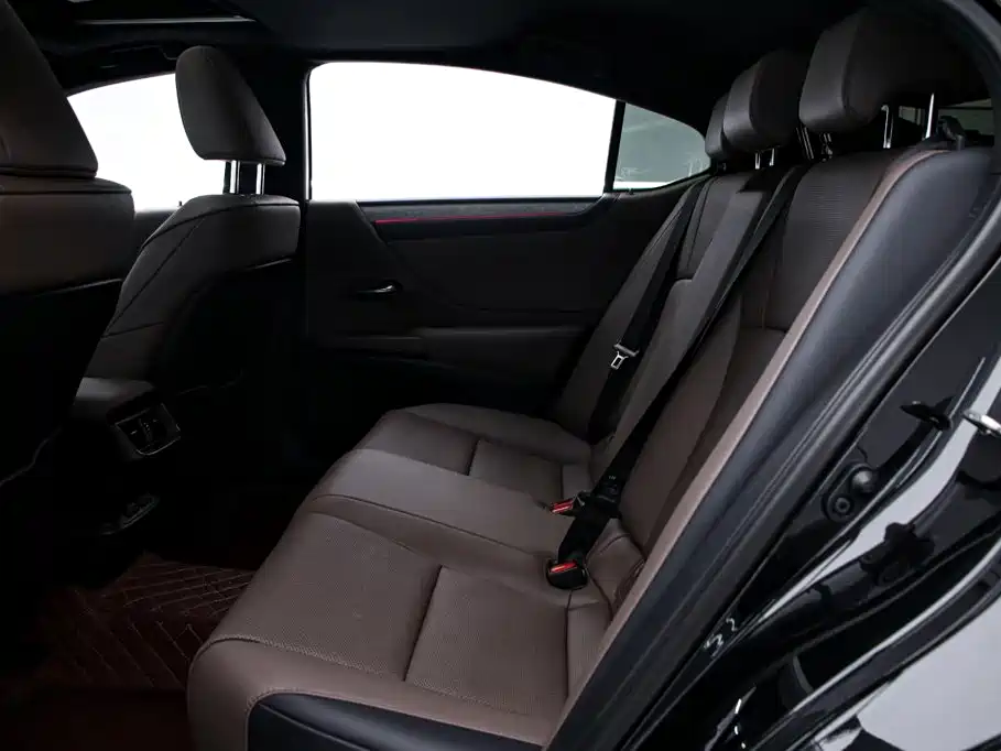 Lexus ES — миниатюра 16