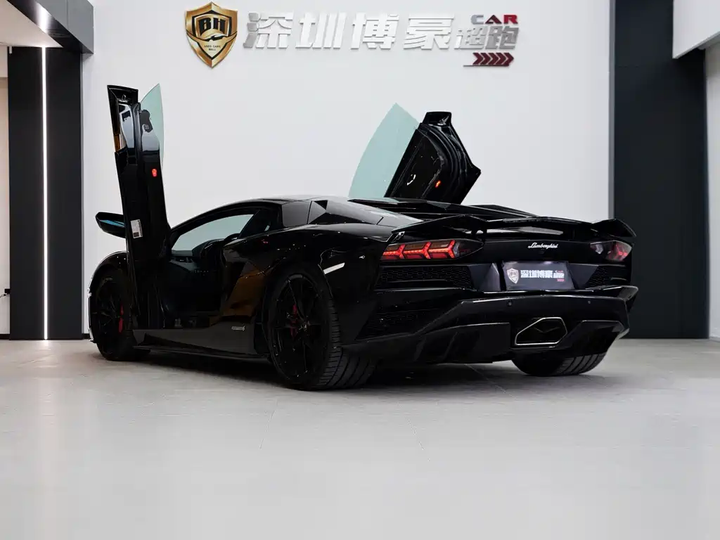 Lamborghini Aventador — миниатюра 6