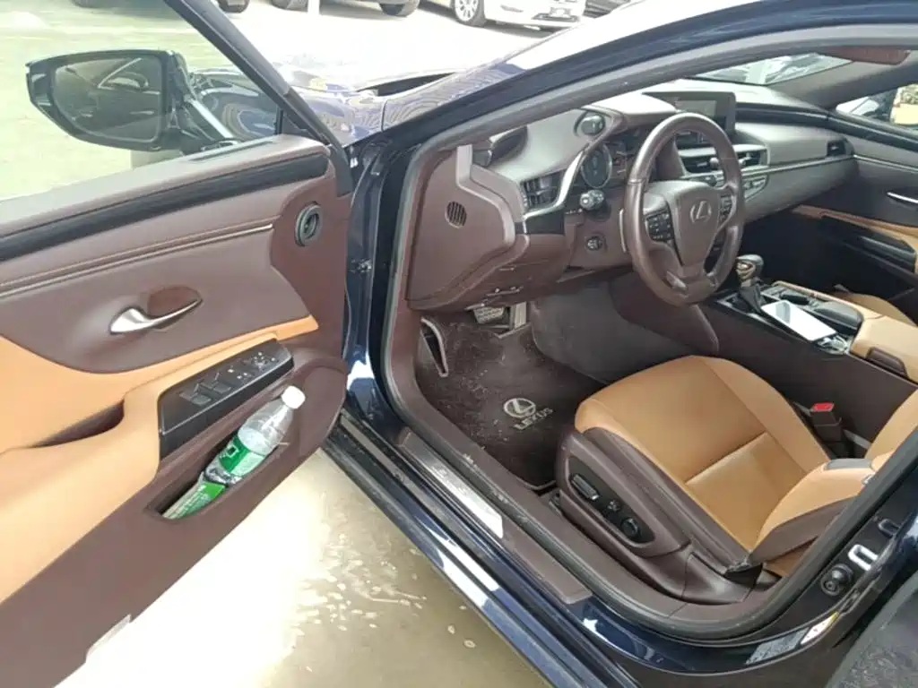 Lexus ES — миниатюра 16