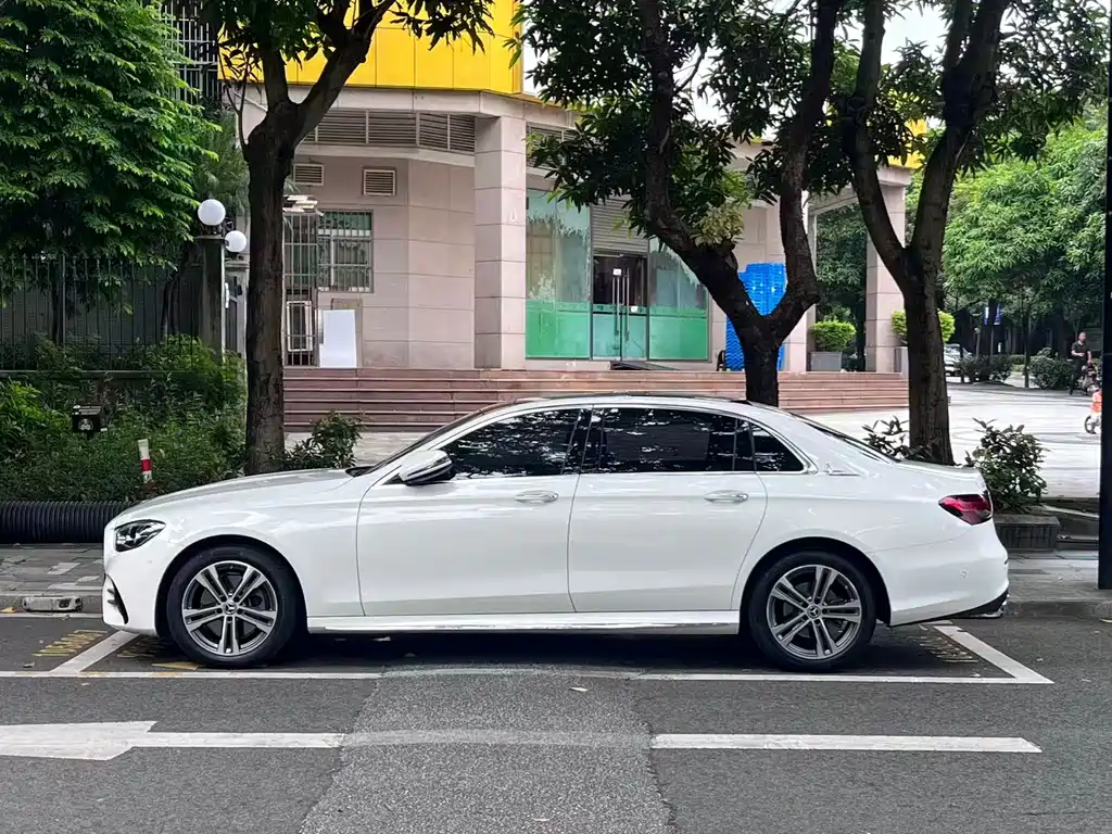 Mercedes-Benz E-Class — миниатюра 19