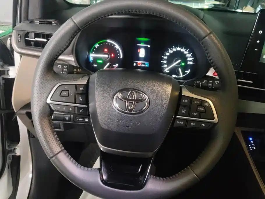 Toyota Sienna — миниатюра 15