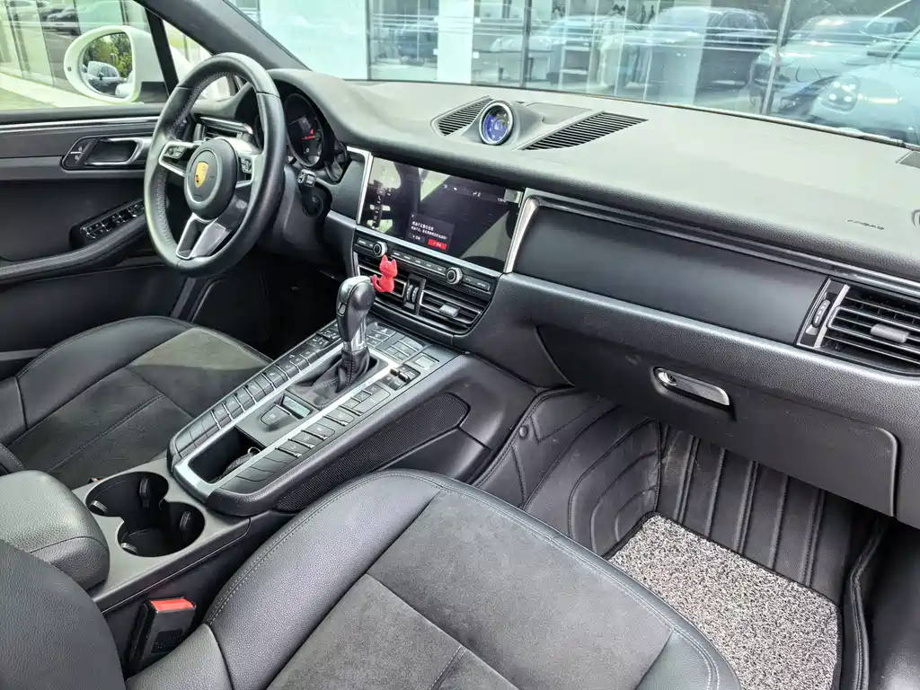 Porsche Macan — миниатюра 2