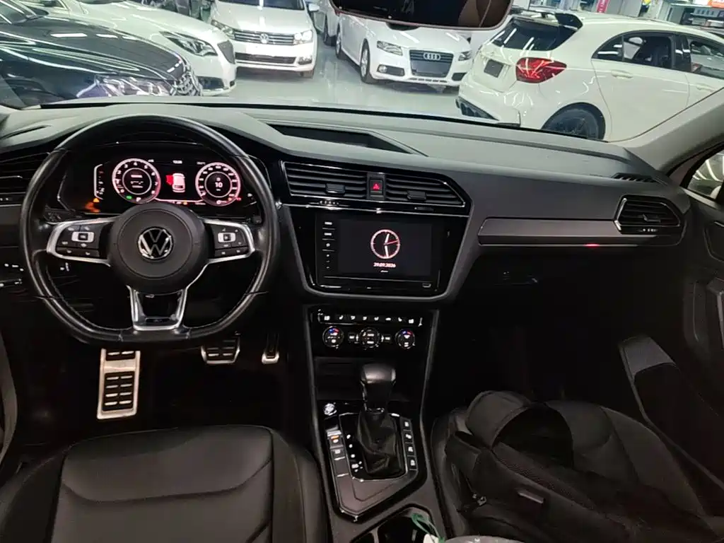 Volkswagen Tiguan L — миниатюра 14