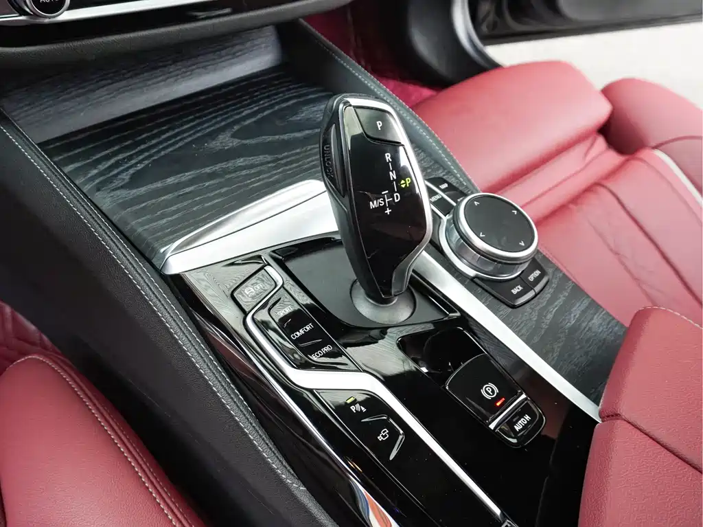 BMW 5 Series — миниатюра 17