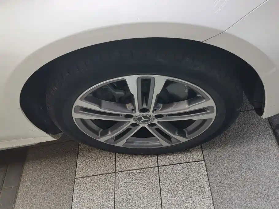 Mercedes-Benz E-Class — миниатюра 6