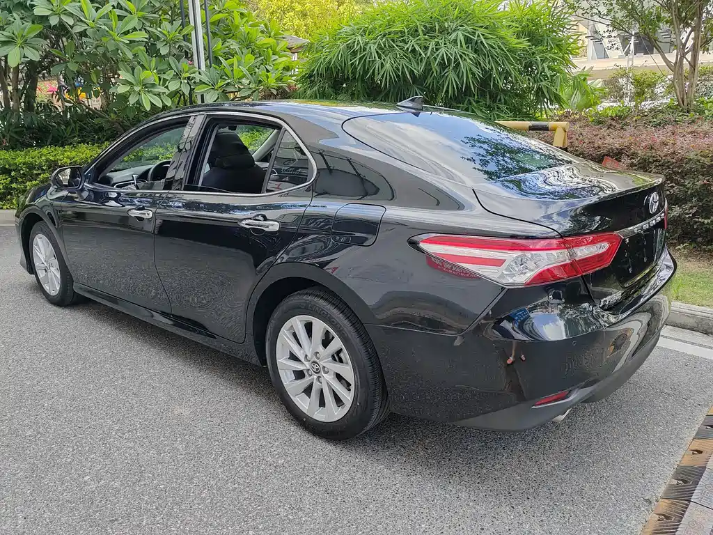 Toyota Camry 2.0G Luxury Edition, фото 3