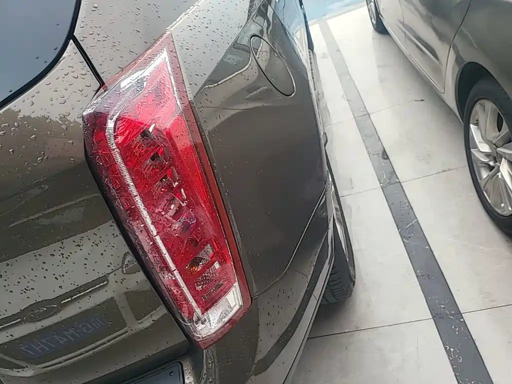 Cadillac SRX — миниатюра 8