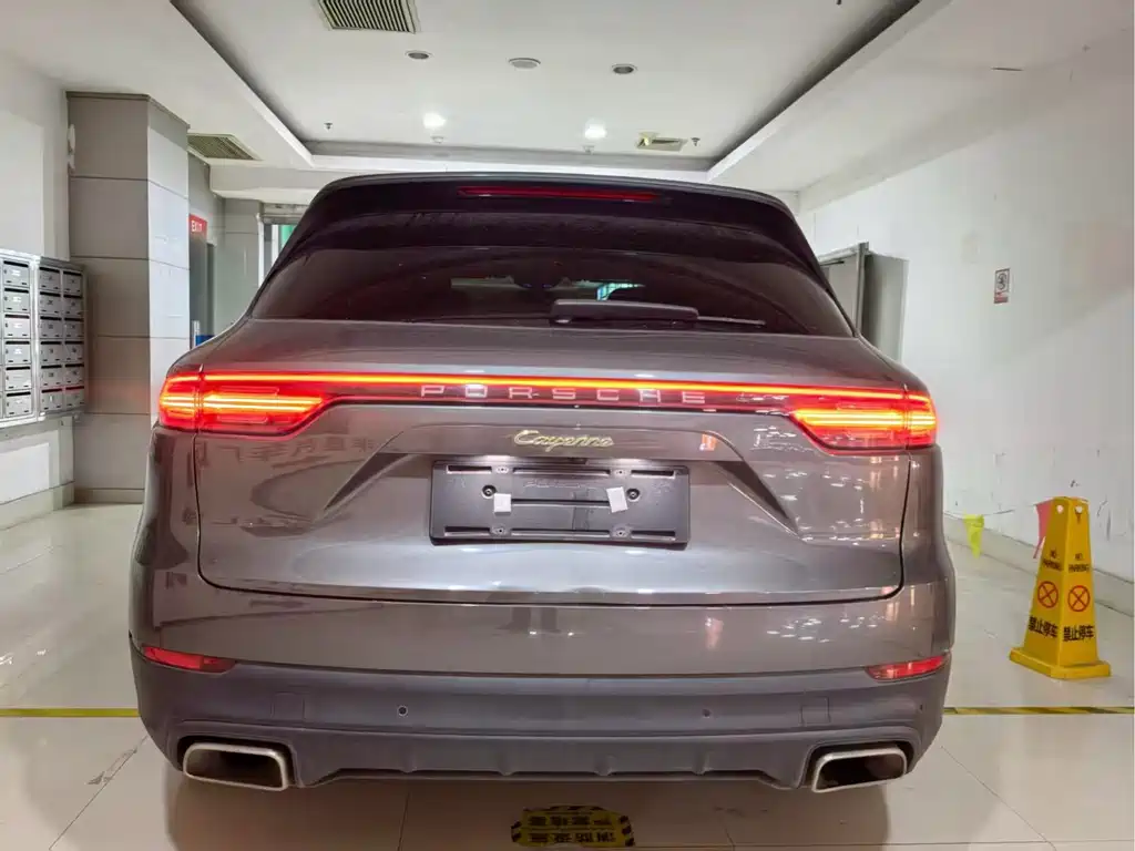 Porsche Cayenne Hybrid — миниатюра 9