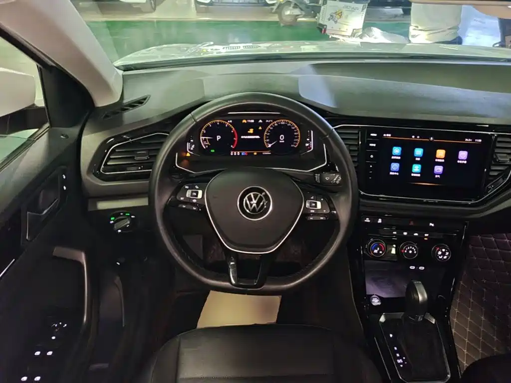 Volkswagen T-Roc — миниатюра 11
