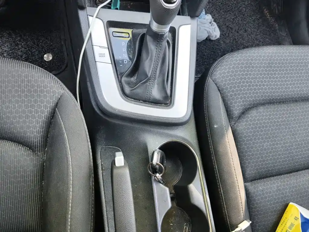Hyundai Elantra — миниатюра 11