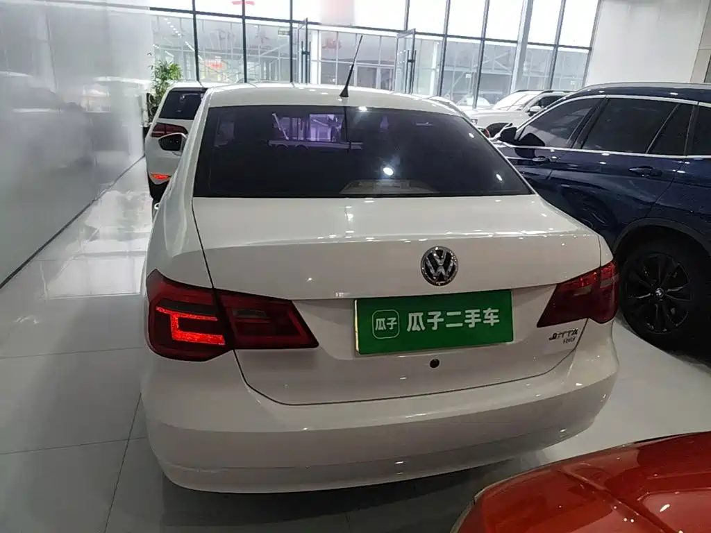 Volkswagen Jetta — миниатюра 6