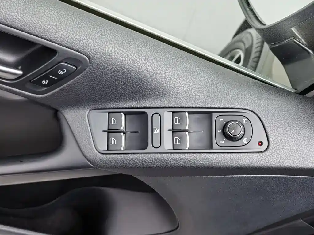 Volkswagen Tiguan — миниатюра 9
