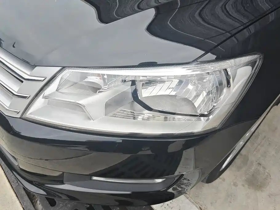 Volkswagen Santana — миниатюра 5