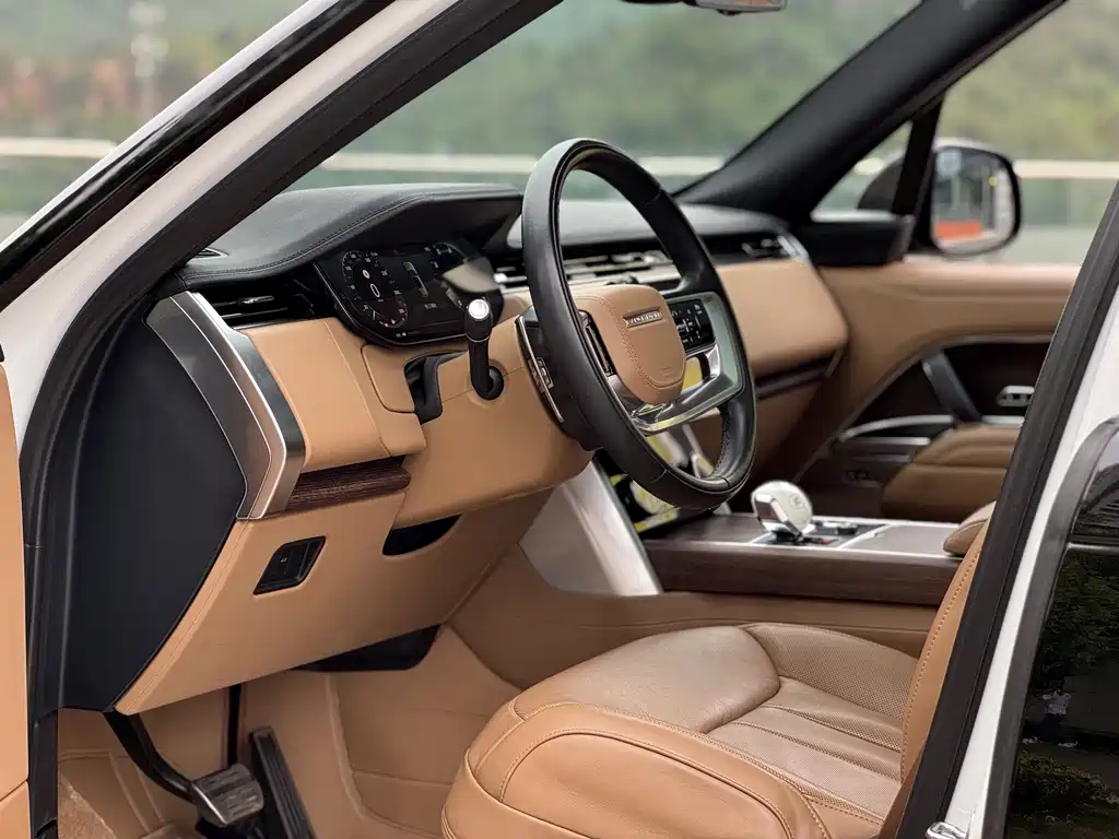 Land Rover Range Rover 2023 3.0 L6 400PS мест Long Wheelbase