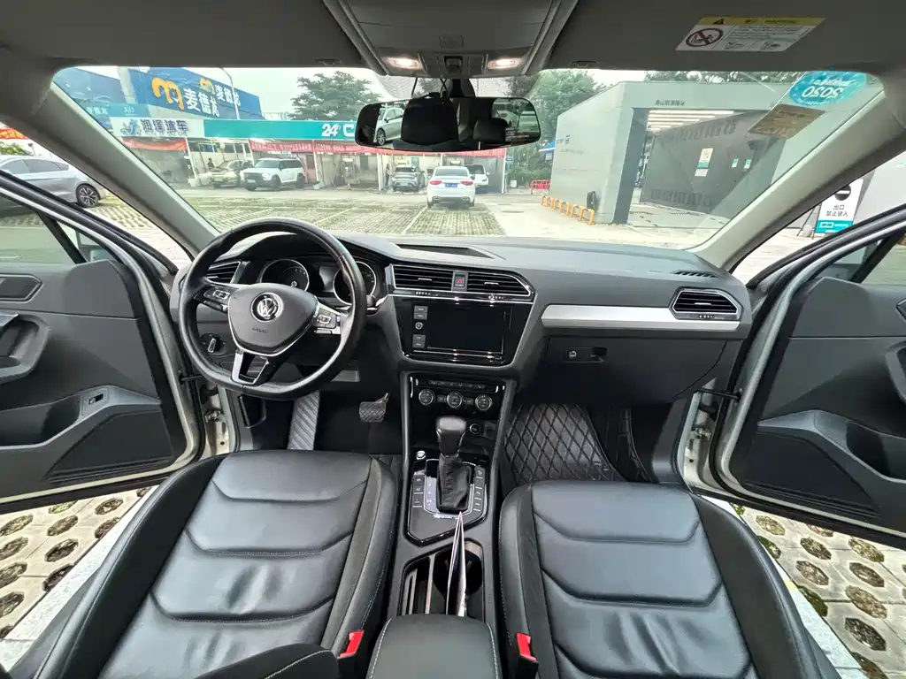 Volkswagen Tiguan L PHEV — миниатюра 10