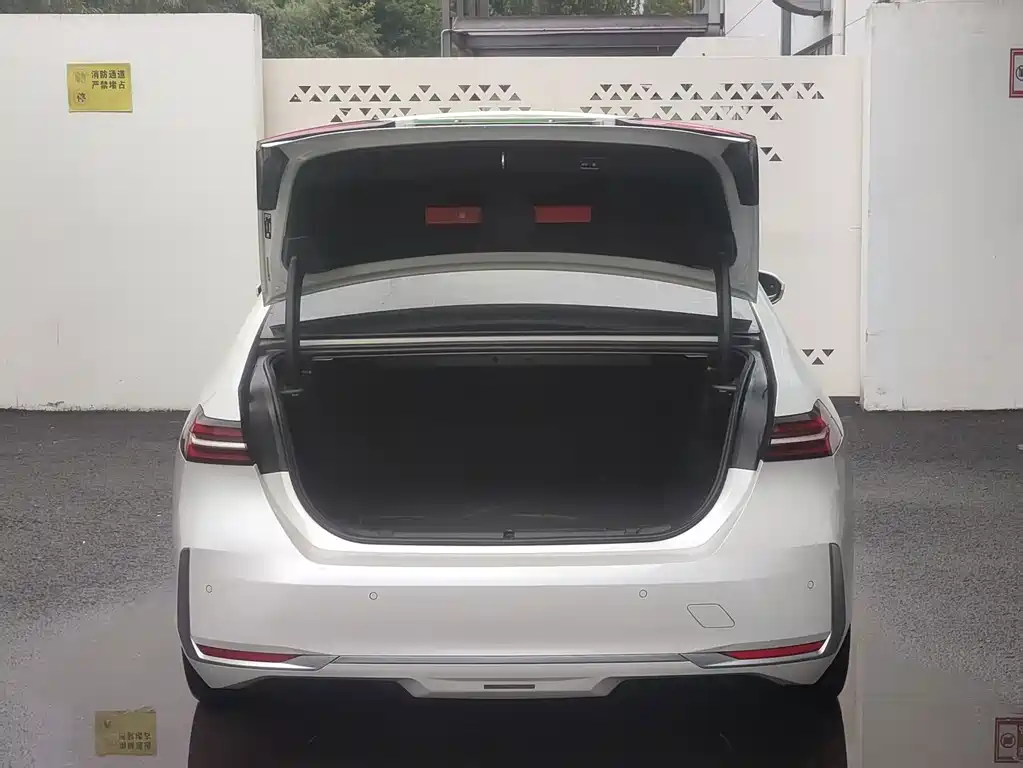 BMW i5 — миниатюра 8